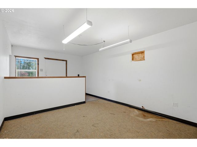 30425 Se HIGHWAY 211, Eagle Creek, OR 97022