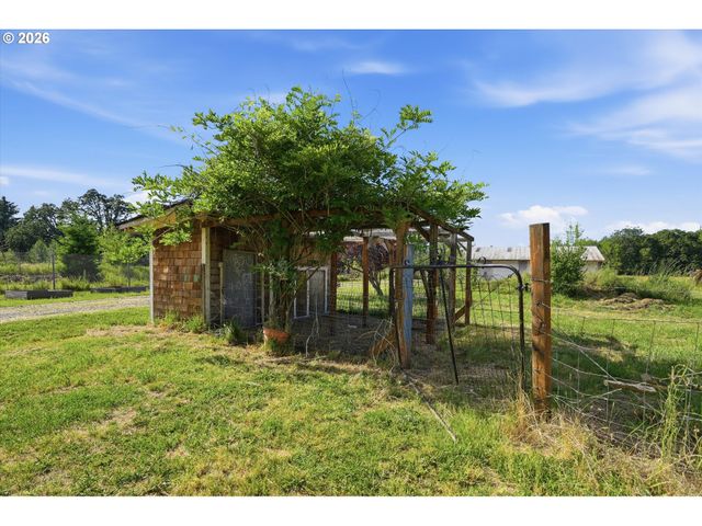 30425 Se HIGHWAY 211, Eagle Creek, OR 97022