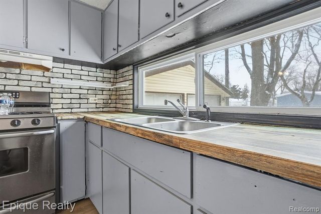 4120 Velma Drive, Fort Gratiot, MI 48059