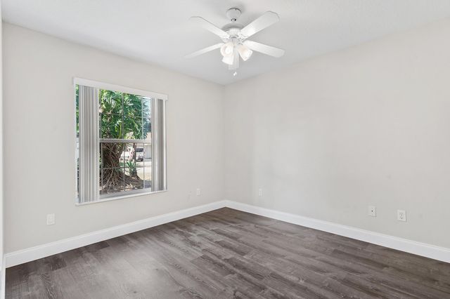 50 Breeze Hill Ln, Palm Coast, FL 32137