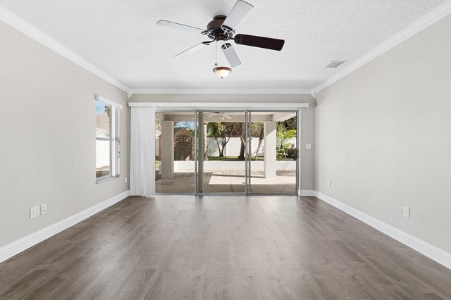 50 Breeze Hill Ln, Palm Coast, FL 32137