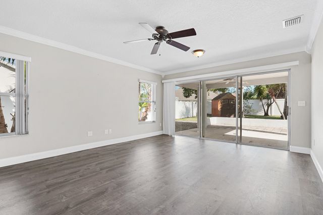 50 Breeze Hill Ln, Palm Coast, FL 32137