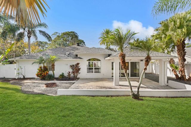 50 Breeze Hill Ln, Palm Coast, FL 32137