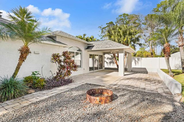 50 Breeze Hill Ln, Palm Coast, FL 32137