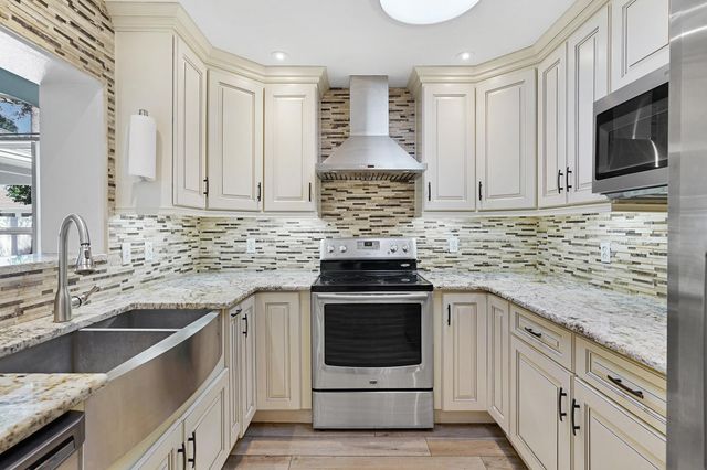 50 Breeze Hill Ln, Palm Coast, FL 32137