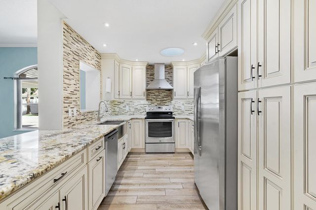 50 Breeze Hill Ln, Palm Coast, FL 32137