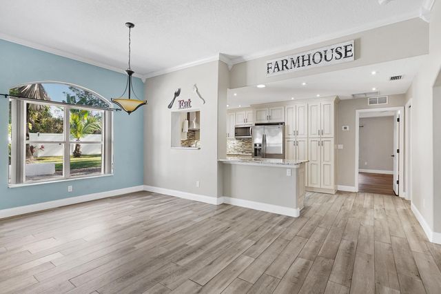 50 Breeze Hill Ln, Palm Coast, FL 32137