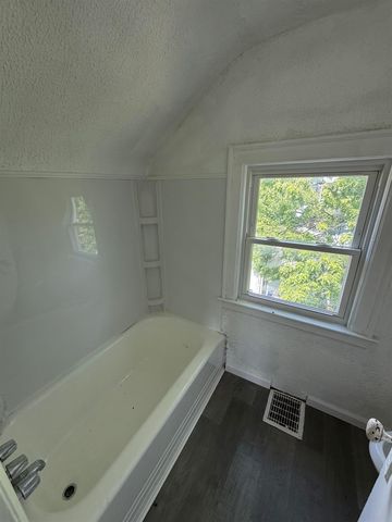 1028 Campbell Street, Flint, MI 48507