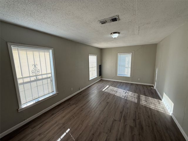2213 Lea Crest Drive, Dallas, TX 75216