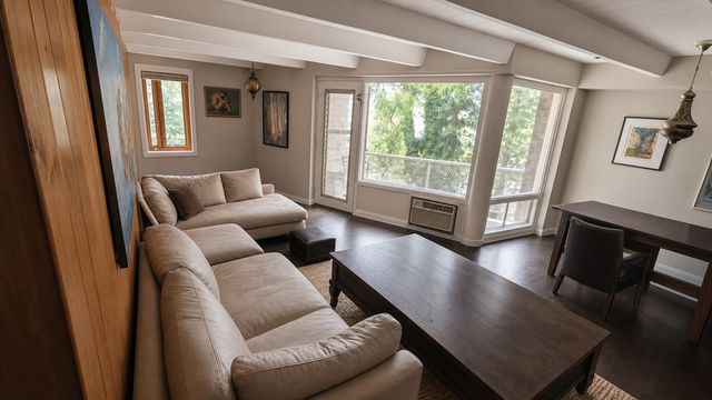 1122 W Lunt Avenue 2D, Chicago, IL 60626