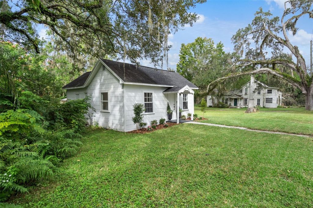 Image 3 of property listing at 515 STAFFORD AVENUE, Brooksville, FL 34601