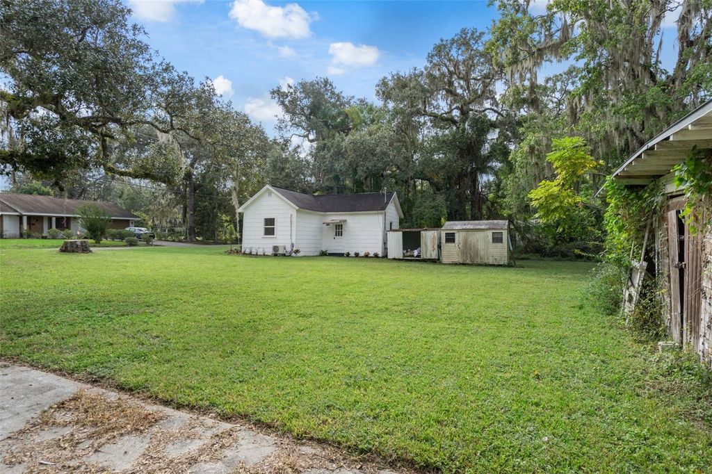 Image 22 of property listing at 515 STAFFORD AVENUE, Brooksville, FL 34601