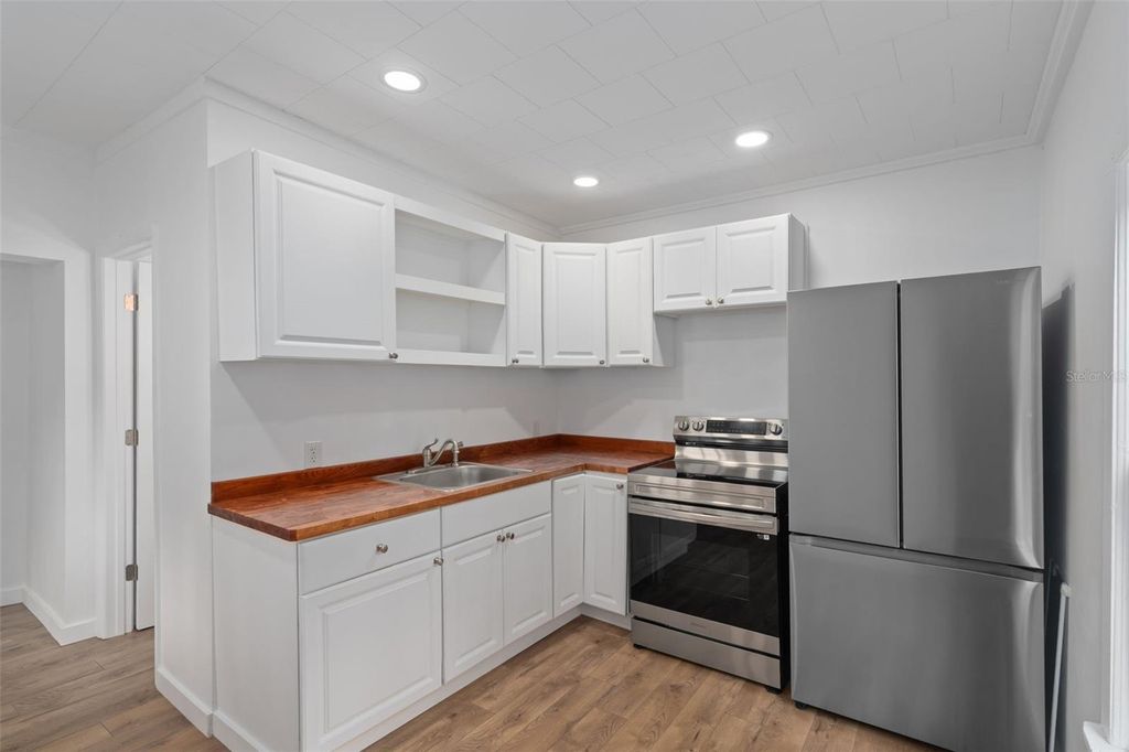 Image 6 of property listing at 515 STAFFORD AVENUE, Brooksville, FL 34601
