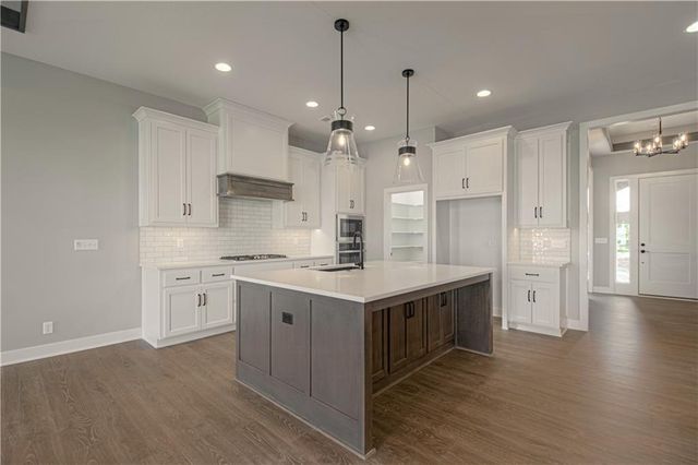 1152 SW Whitby Drive, Lee's Summit, MO 64083