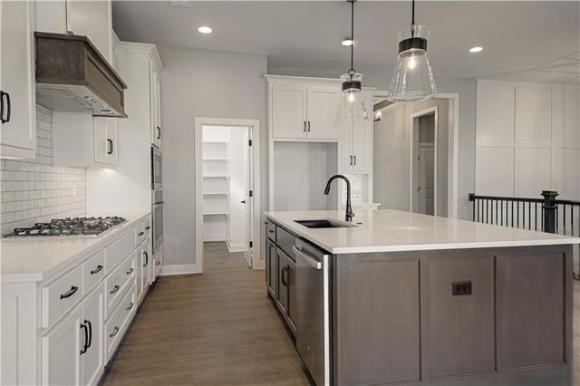 1152 SW Whitby Drive, Lee's Summit, MO 64083