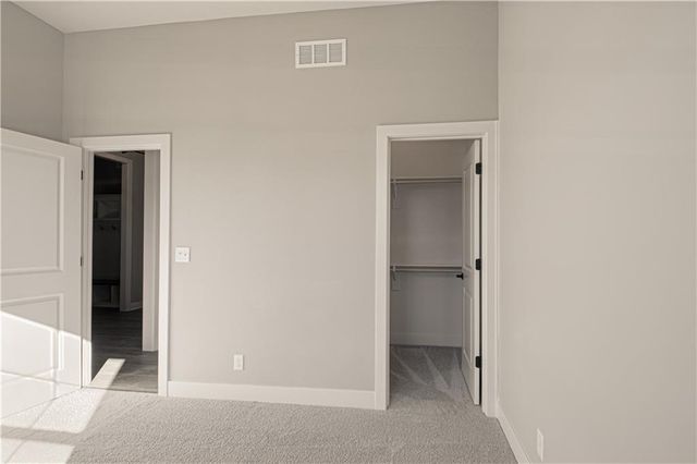 1152 SW Whitby Drive, Lee's Summit, MO 64083
