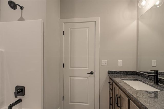 1152 SW Whitby Drive, Lee's Summit, MO 64083