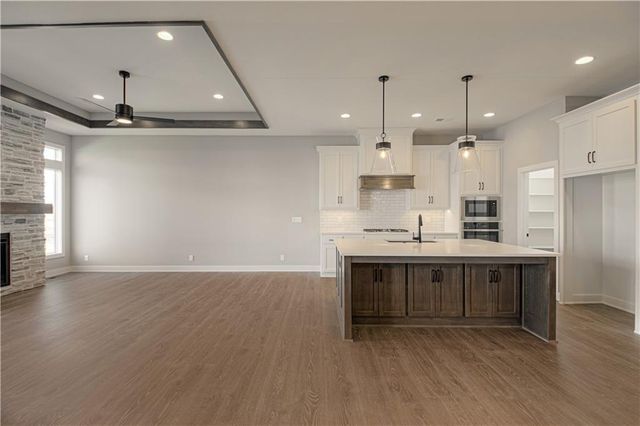 1152 SW Whitby Drive, Lee's Summit, MO 64083
