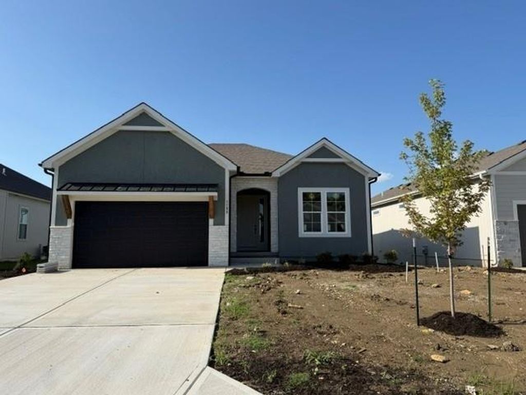 1152 SW Whitby Drive, Lee's Summit, MO 64083