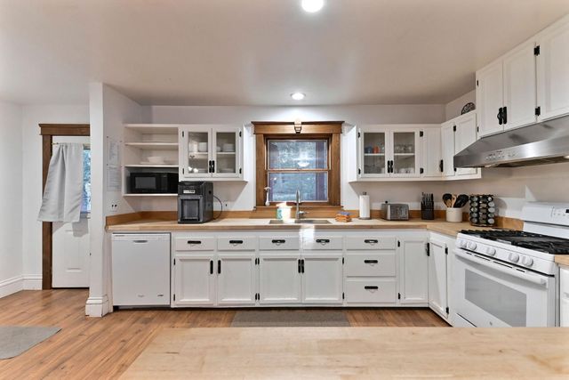 5276 Hwy 4, Hathaway Pines, CA 95233