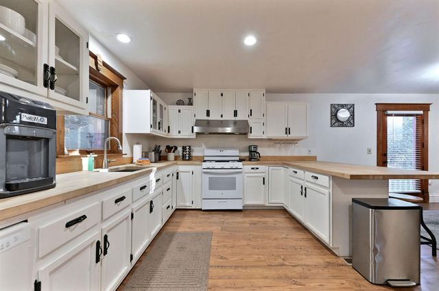 5276 Hwy 4, Hathaway Pines, CA 95233