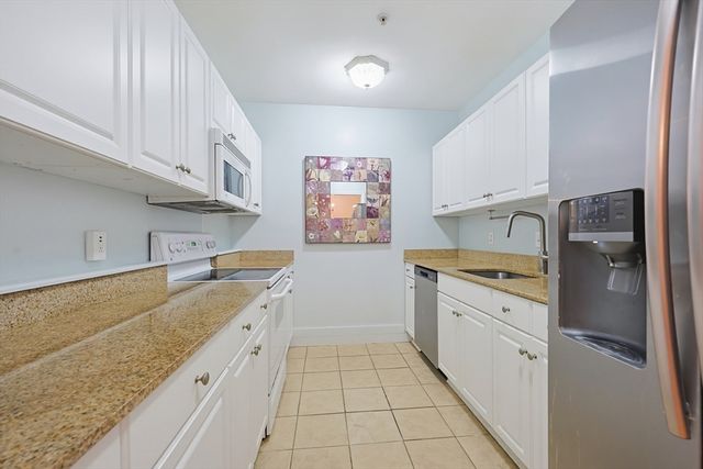 24 S Bulfinch St 201, North Attleboro, MA 02760