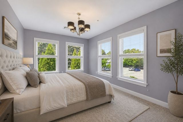24 S Bulfinch St 201, North Attleboro, MA 02760
