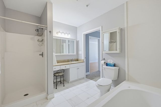 24 S Bulfinch St 201, North Attleboro, MA 02760