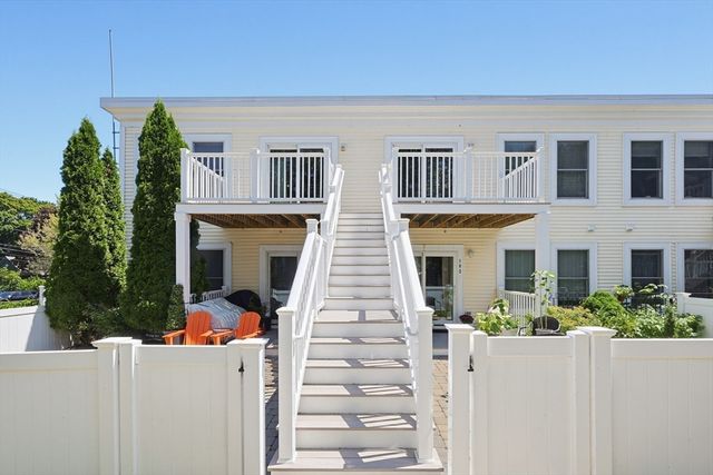 24 S Bulfinch St 201, North Attleboro, MA 02760