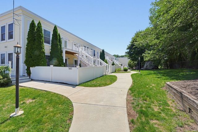 24 S Bulfinch St 201, North Attleboro, MA 02760