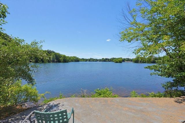 24 S Bulfinch St 201, North Attleboro, MA 02760