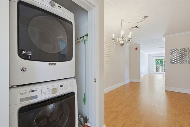 24 S Bulfinch St 201, North Attleboro, MA 02760