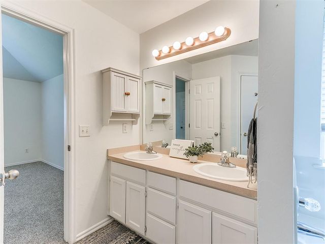 629 NW 19th Street, Moore, OK 73160