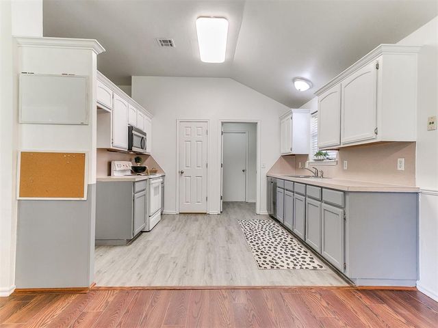 629 NW 19th Street, Moore, OK 73160