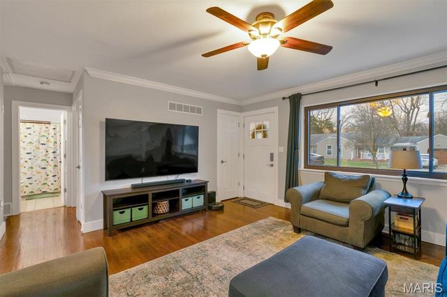 8 Circle Way, St Peters, MO 63376