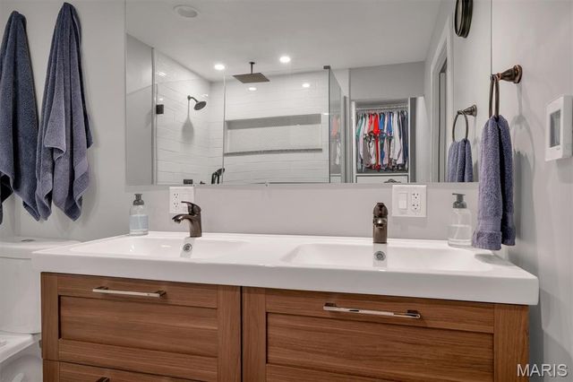 8 Circle Way, St Peters, MO 63376