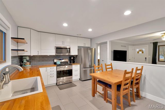 8 Circle Way, St Peters, MO 63376