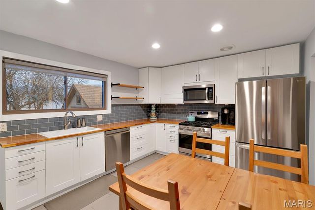 8 Circle Way, St Peters, MO 63376