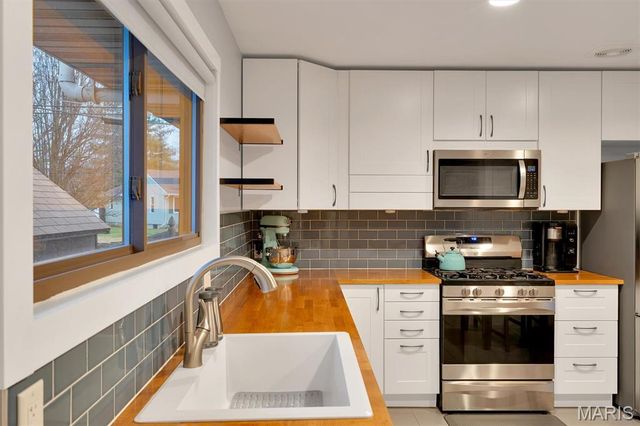 8 Circle Way, St Peters, MO 63376