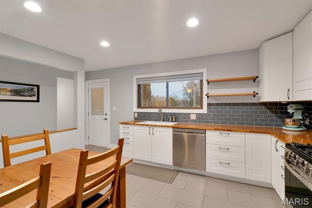 8 Circle Way, St Peters, MO 63376