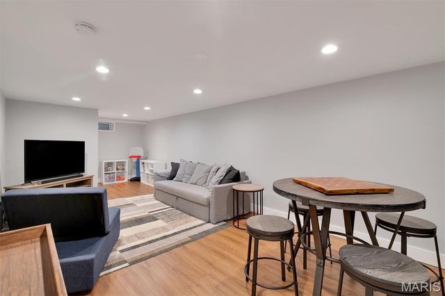 8 Circle Way, St Peters, MO 63376