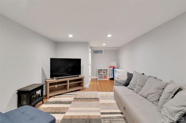 8 Circle Way, St Peters, MO 63376