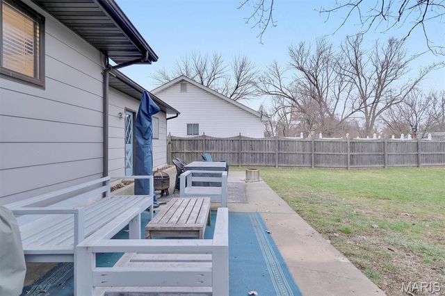 8 Circle Way, St Peters, MO 63376