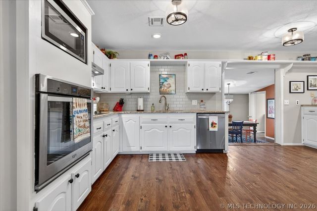 2516 Williamsburg Street S, Bartlesville, OK 74006