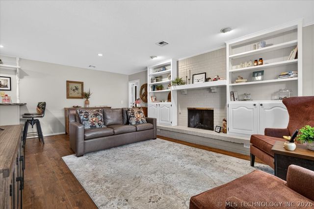 2516 Williamsburg Street S, Bartlesville, OK 74006