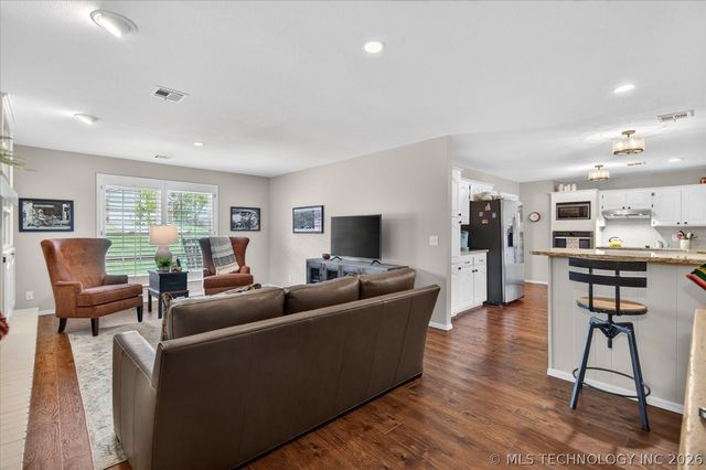 2516 Williamsburg Street S, Bartlesville, OK 74006
