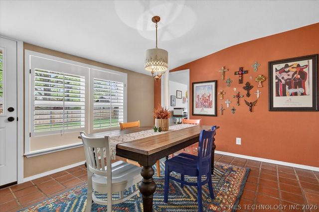 2516 Williamsburg Street S, Bartlesville, OK 74006
