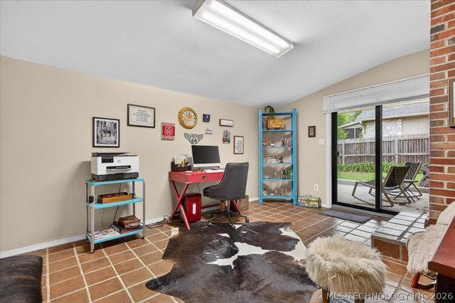 2516 Williamsburg Street S, Bartlesville, OK 74006