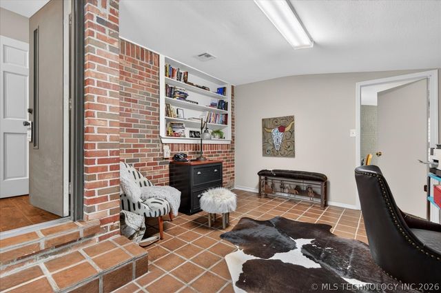 2516 Williamsburg Street S, Bartlesville, OK 74006