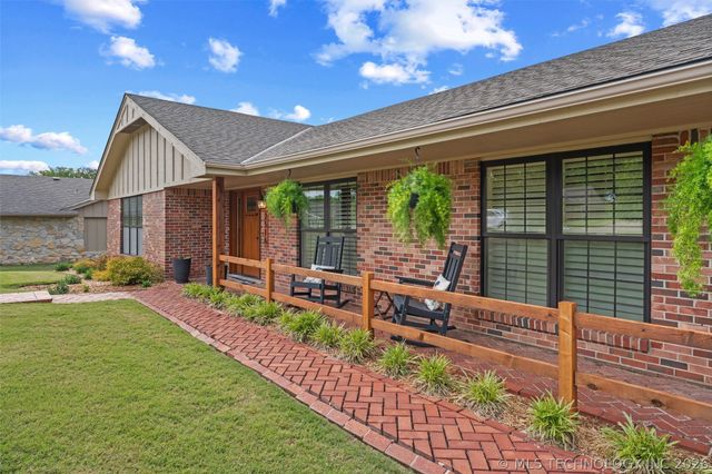 2516 Williamsburg Street S, Bartlesville, OK 74006